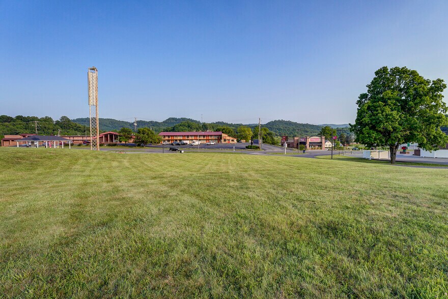 More Photos Of 1419 N Main St, Marion Hotel For Sale