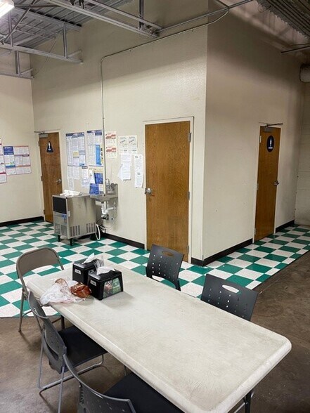 More Photos Of 2200 5th St, Wichita Falls Warehouse For Lease