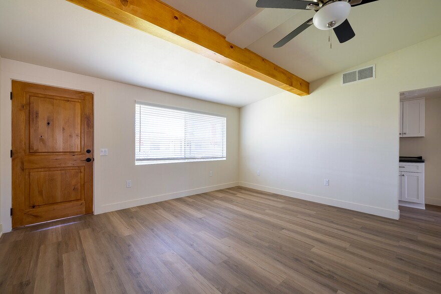 More Photos Of 6043-6049 W Laurie Ln, Glendale Apartments For Sale