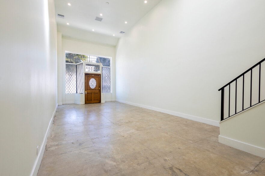 More Photos Of 249 S Robertson Blvd, Beverly Hills Storefront Retail Office For Lease