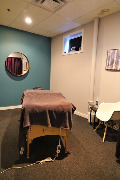 More Photos Of 11817 105th Ave, Edmonton Restaurant For Lease