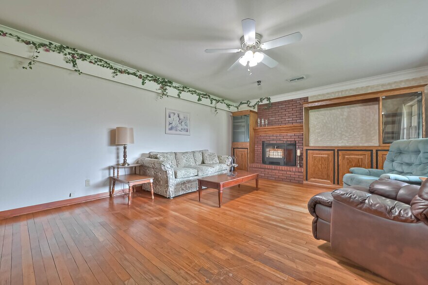 More Photos Of 8713 Wayfarer Ln, Houston Loft Creative Space For Sale