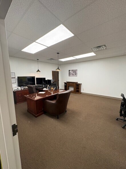 More Photos Of 4025 Pleasantdale Rd, Doraville Light Distribution For Lease