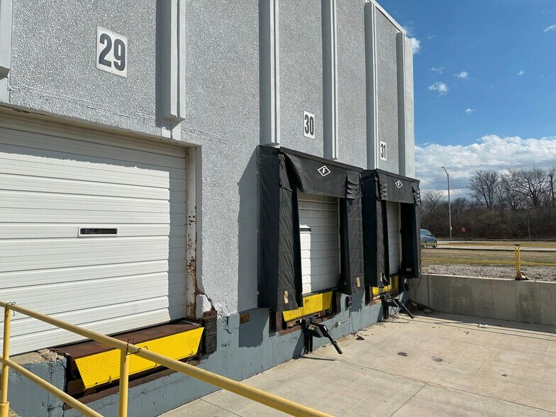 More Photos Of 21800 S Cicero Ave, Matteson Warehouse For Lease