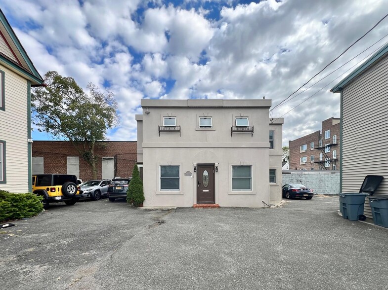 Primary Photo Of 70 Carman Ave, Cedarhurst Medical For Sale