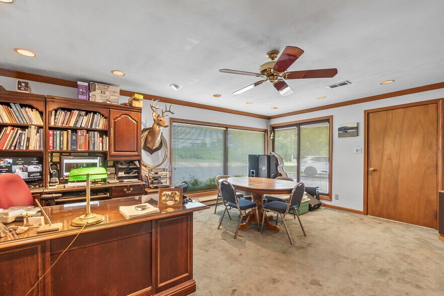 More Photos Of 310 S McCune St, Pilot Knob Hotel For Sale