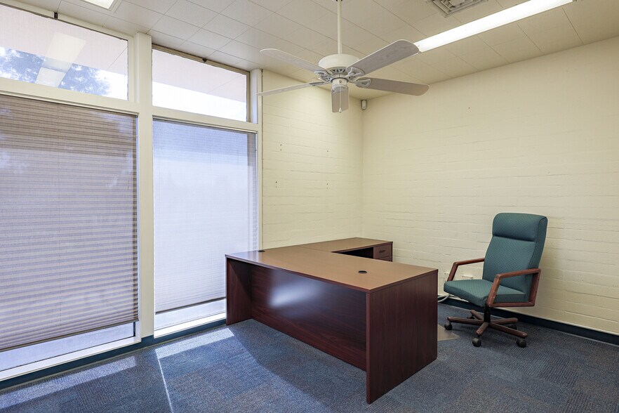 More Photos Of 971 E Broadway Ave, Atwater Office For Lease