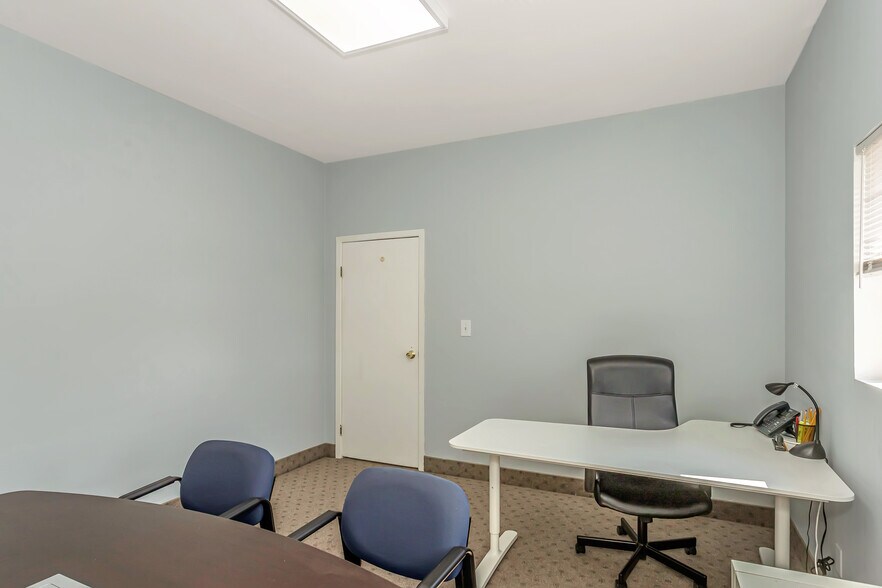 More Photos Of 219 Mineola Blvd, Mineola Office For Lease