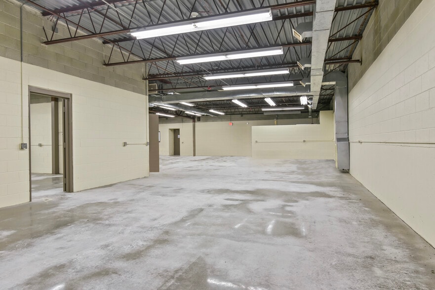 More Photos Of 88 Danielson Pike, Foster Manufacturing For Lease