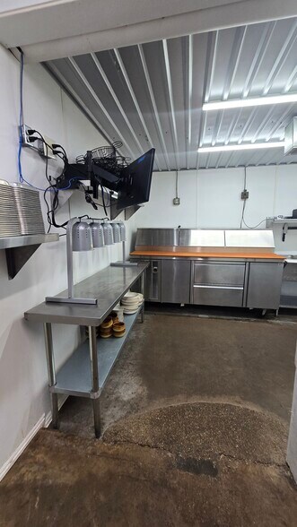 More Photos Of 4021 Acton Hwy, Granbury General Retail For Lease