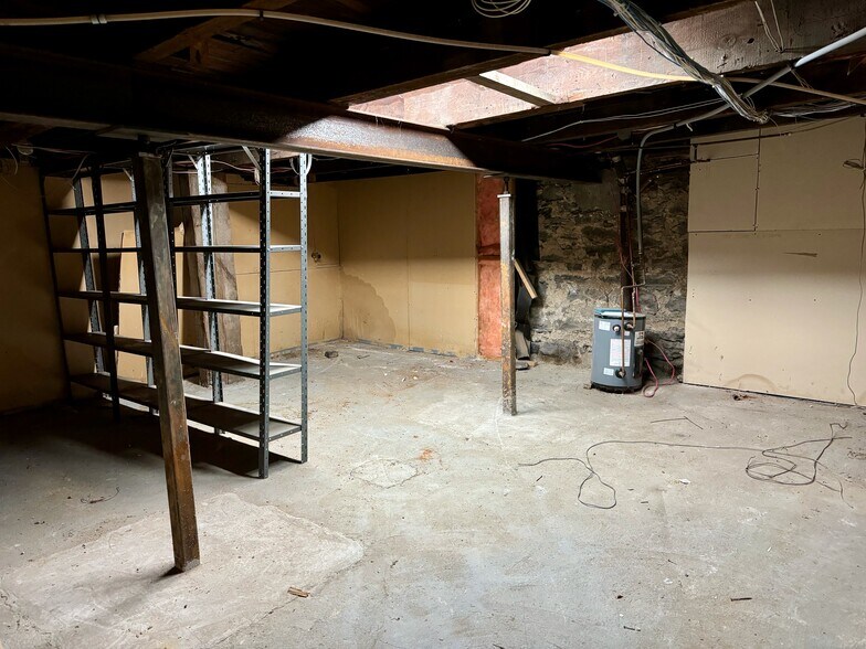 More Photos Of 920 Boul De Maisonneuve E, Montréal General Retail For Sale