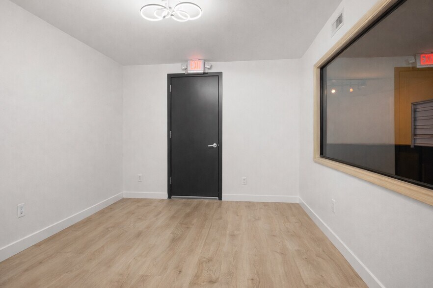 More Photos Of 1618 Parker Ave, Fort Lee Freestanding For Lease