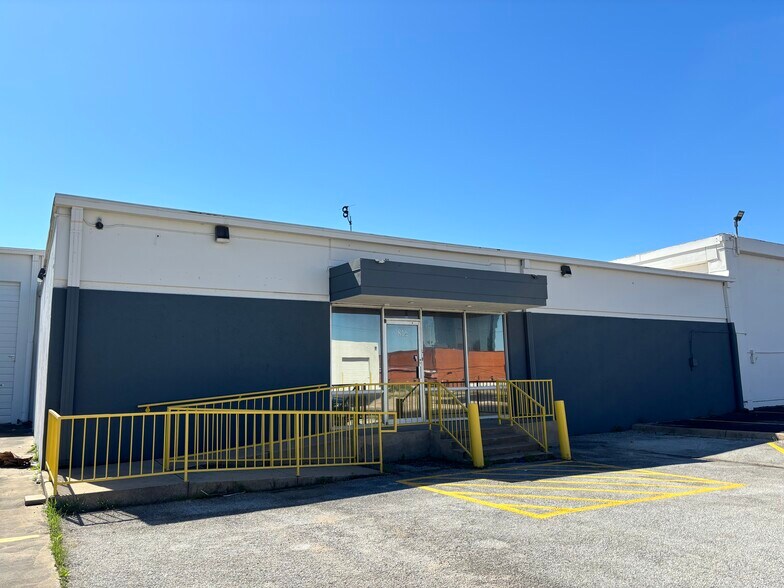 More Photos Of 812 E 9th St, Fort Worth Distribution For Lease