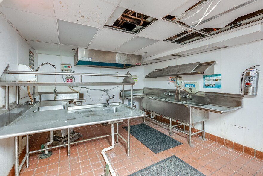 More Photos Of 222 S Main St, Akron Office For Sale