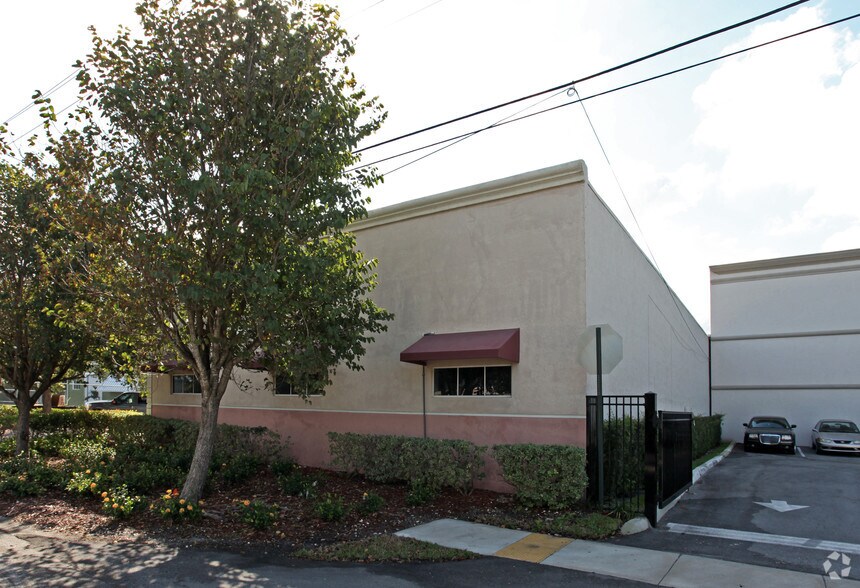 More Photos Of 1011 NW 51st St, Fort Lauderdale Unknown For Lease
