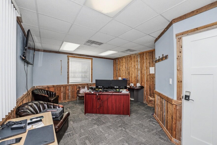 More Photos Of 5515 W Florist Ave, Milwaukee Warehouse For Sale