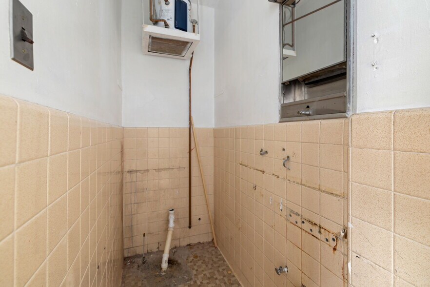 More Photos Of 506 N Main St, Emporia General Retail For Sale