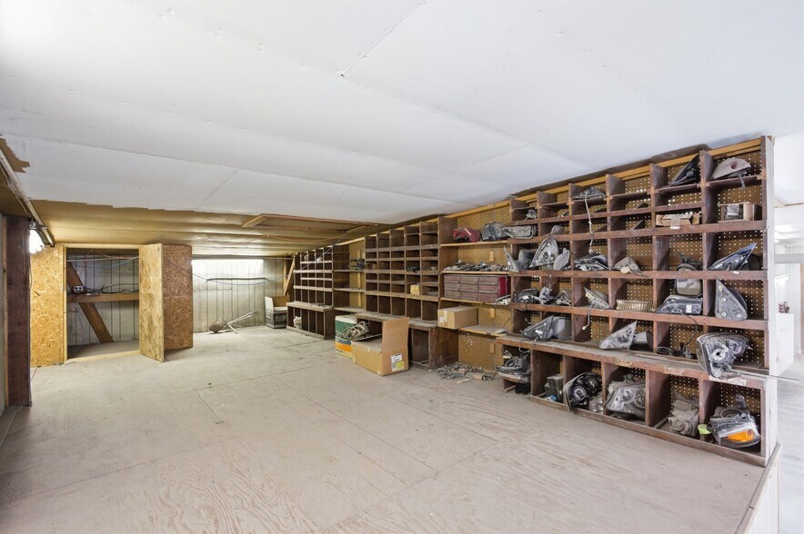 More Photos Of 202 W Cumberland Rd, Altamont Auto Dealership For Sale