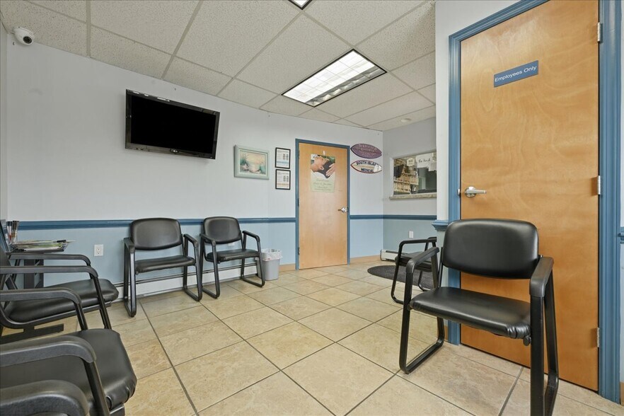 More Photos Of 3 California Pl S, Island Park Medical For Sale