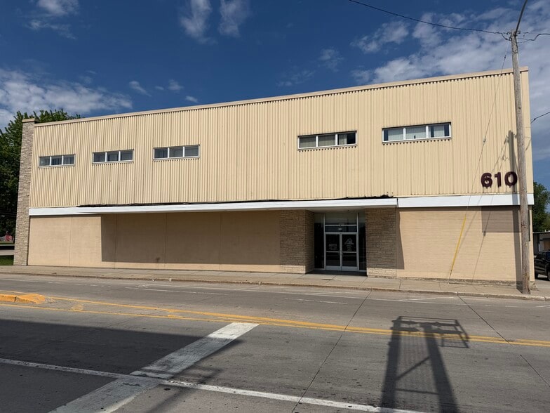More Photos Of 610 S Broadway St, Green Bay Loft Creative Space For Lease