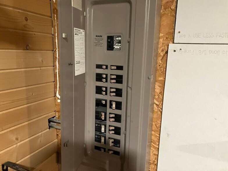 More Photos Of 600 Kentucky St, Quincy General Retail For Sale