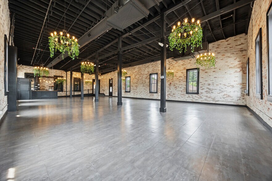 More Photos Of 7345-7347 E Main St, Reynoldsburg General Retail For Sale