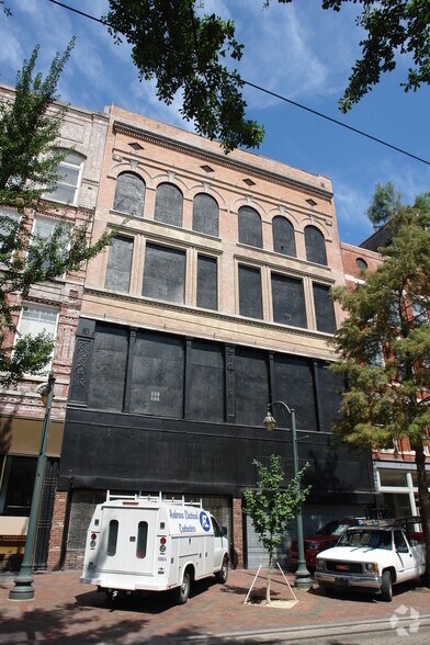 More Photos Of 107-109 S Main St, Memphis Coworking Space