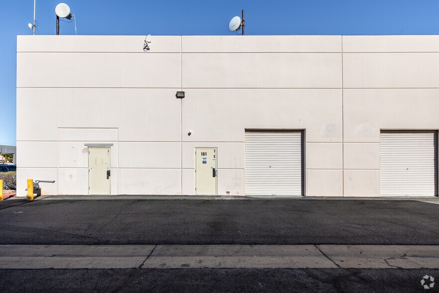 More Photos Of 2455 W Cheyenne Ave, North Las Vegas Light Manufacturing For Lease
