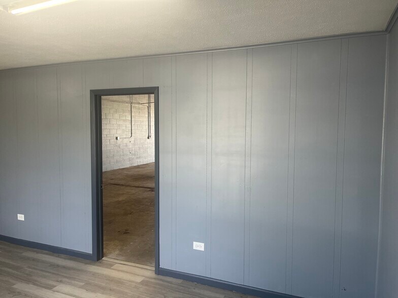 More Photos Of 16725 Richmond Ave, Hazel Crest Warehouse For Lease