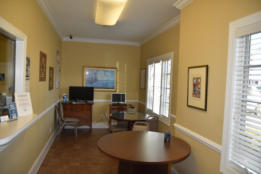 More Photos Of 2719 Graves Dr, Goldsboro Office For Lease