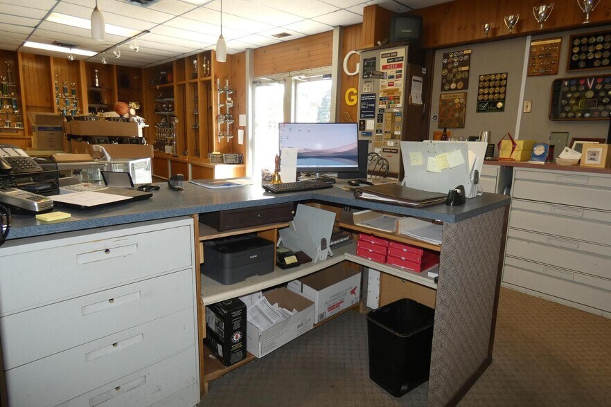 More Photos Of 2410 S Cleveland Ave, Saint Joseph Flex For Sale