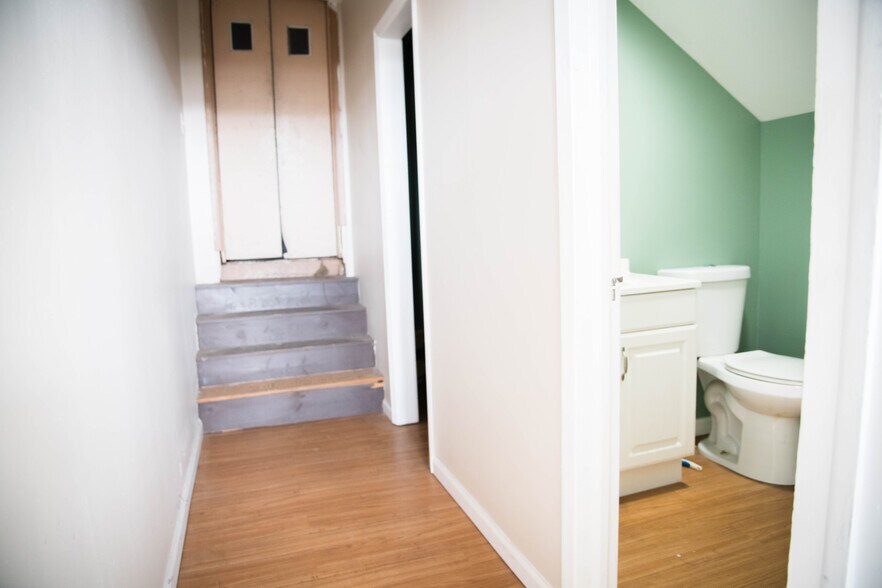 More Photos Of 314 E Broadway, Monticello Freestanding For Sale