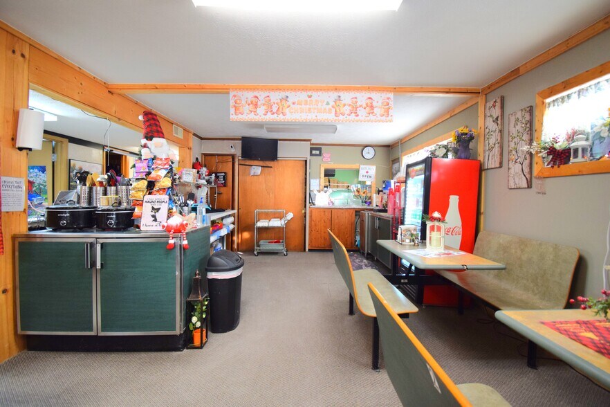 More Photos Of 502 W Franklin St, Sesser Office For Sale