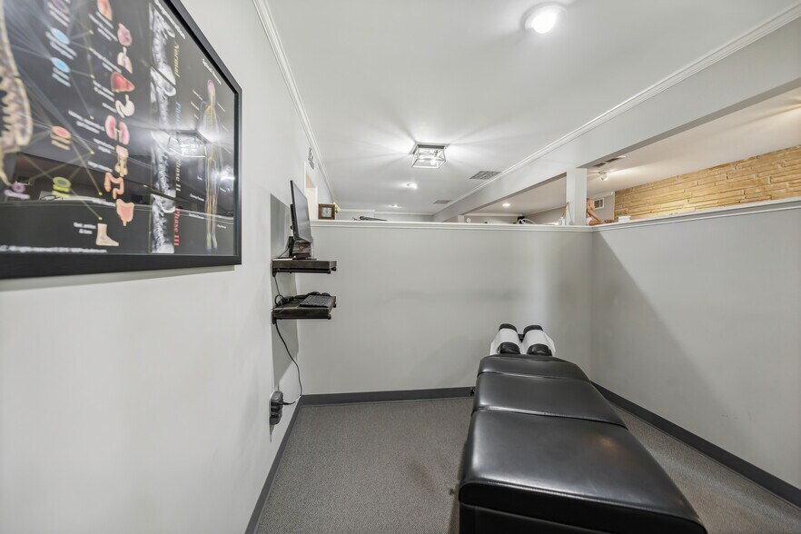 More Photos Of 930 W Main St, Jenks Medical For Sale