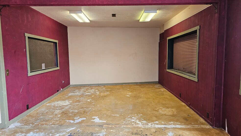 More Photos Of 546 Main St, Gooding Storefront For Sale
