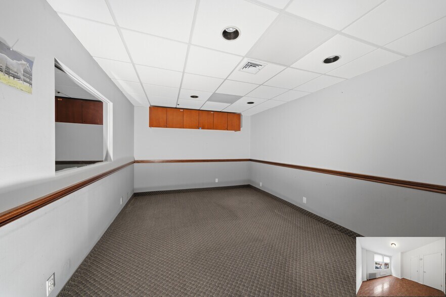 More Photos Of 66-00 66-00 Borden Ave, Maspeth Office For Lease