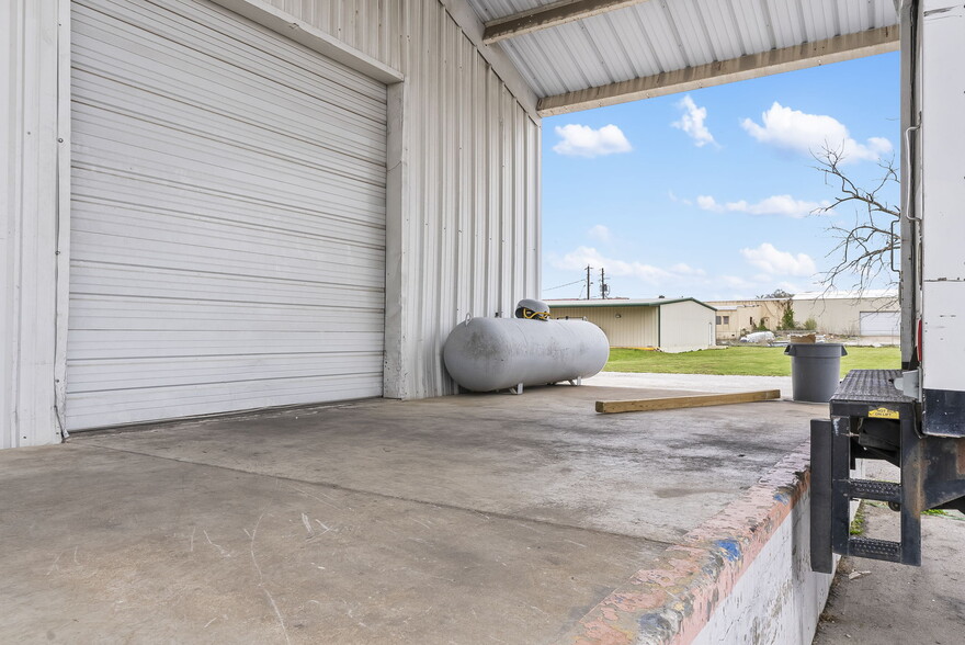 More Photos Of 721 N 2nd St, Rogers General Retail For Lease