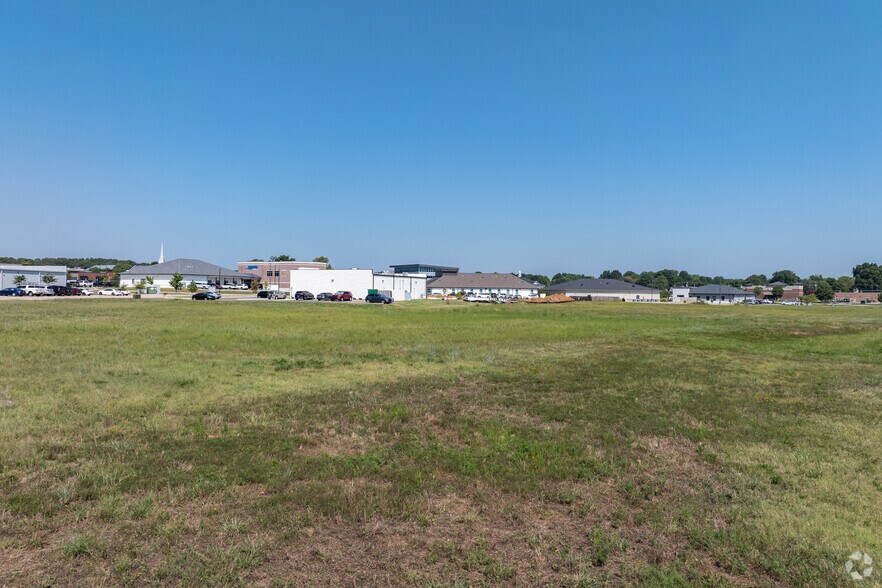 More Photos Of 1373 Union University Dr, Jackson Storefront Retail Office For Lease