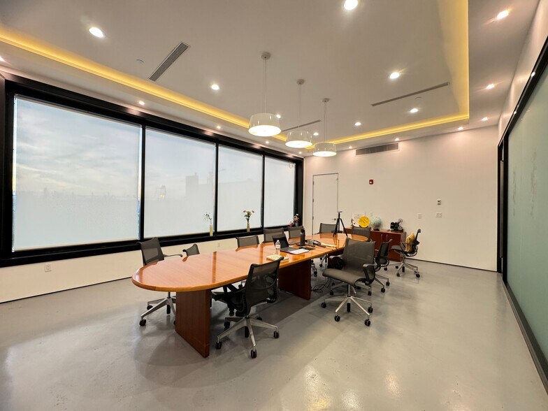 More Photos Of 3447 Collins Pl, Flushing Warehouse For Lease