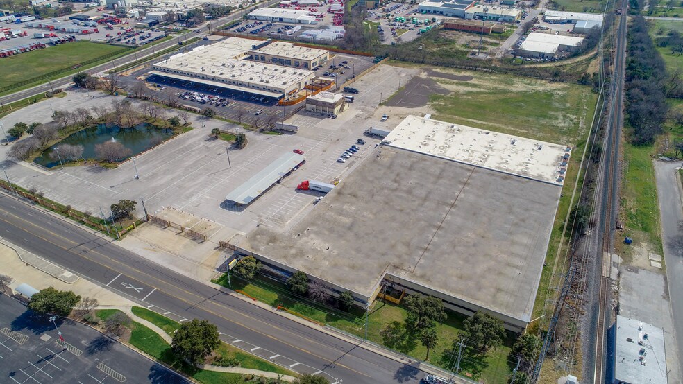 More Photos Of 3000 E Houston St, San Antonio Unknown For Lease