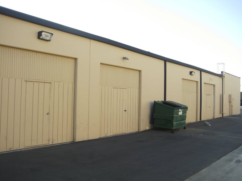 More Photos Of 2100 E McFadden Ave, Santa Ana Warehouse For Lease
