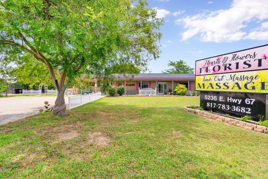 More Photos Of 5236 US-67 Hwy, Alvarado Freestanding For Sale