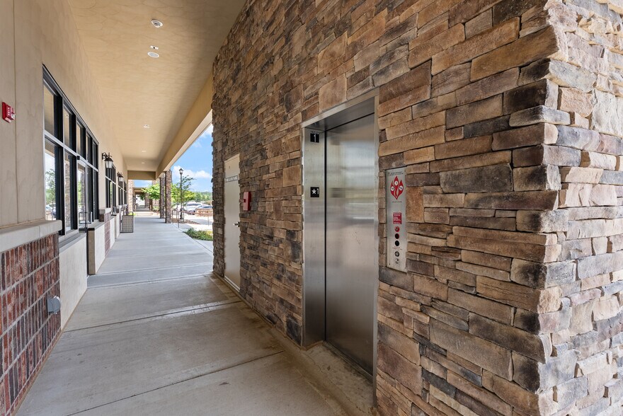 More Photos Of 2235 Dave Ward Dr, Conway Storefront Retail Office For Lease