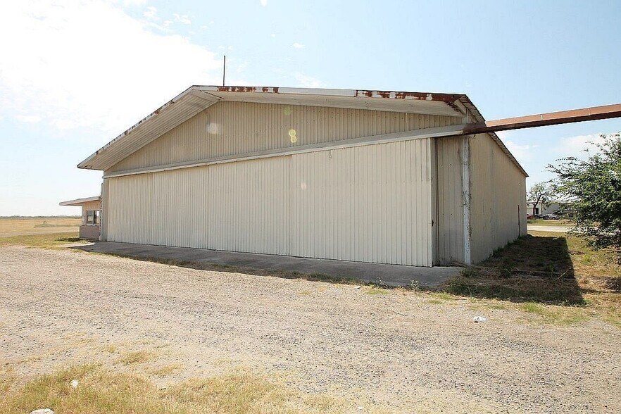 More Photos Of 0000 N. FM 1425, Mercedes Airplane Hangar For Sale