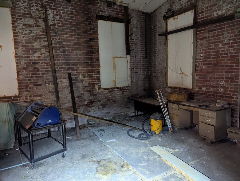 More Photos Of 701 N 22nd St, Mattoon Freestanding For Sale