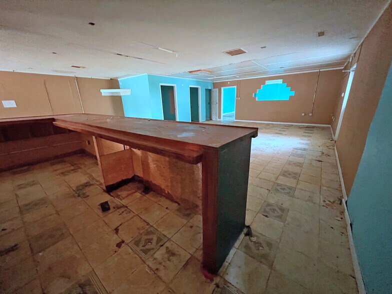 More Photos Of 3268 - 3244 River Fork Rd, Waterloo Bar For Sale