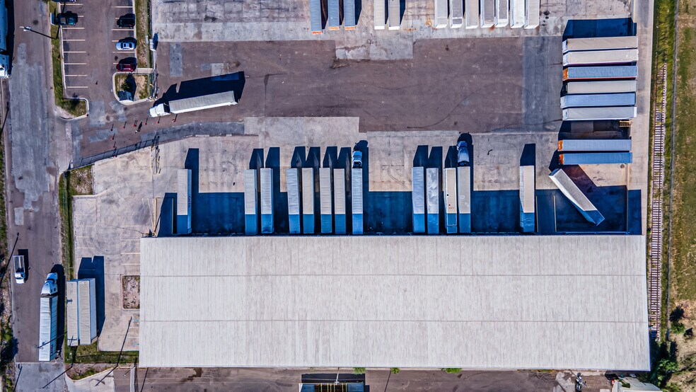 More Photos Of 13806 N Unitec Dr, Laredo Warehouse For Lease