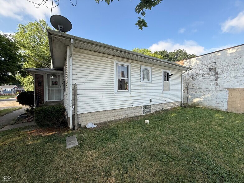 More Photos Of 3823 E 10th St, Indianapolis Freestanding For Sale