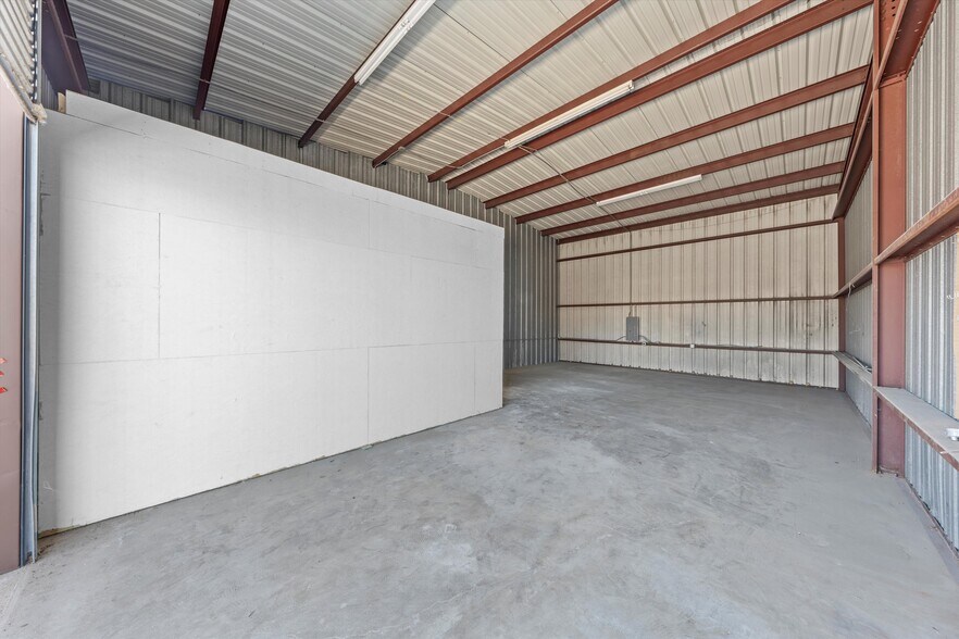 More Photos Of 125 N 1st St, Hewitt Self Storage For Lease