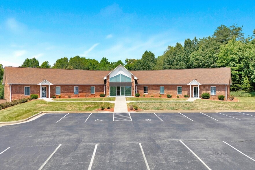 More Photos Of 180 Amt Tech Dr, Rocky Mount Medical For Sale